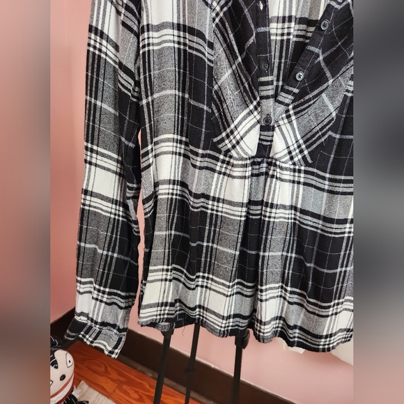 Lucky Brand Women's Medium Top Plaid Bib Front Blouse Black White - Picture 5 of 5